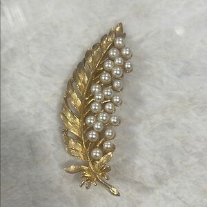 Signed ART Arthur Pepper Faux Pearl Beaded Gold Tone Leaf Brooch Vintage
